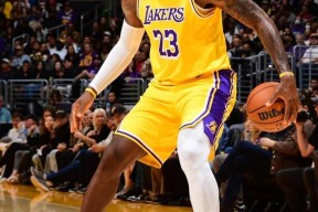 bet365投注-詹姆斯迎来十二赛季高光表现，DWG球迷沸腾！-bet365投注